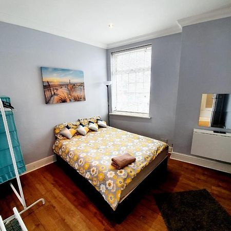 3 Bedroom Apartment Next To Westcliff-On-Sea Station Southend-on-Sea Zewnętrze zdjęcie