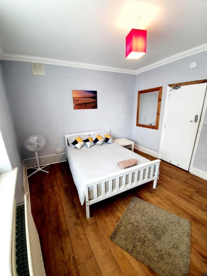 3 Bedroom Apartment Next To Westcliff-On-Sea Station Southend-on-Sea Zewnętrze zdjęcie