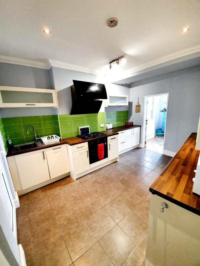 3 Bedroom Apartment Next To Westcliff-On-Sea Station Southend-on-Sea Zewnętrze zdjęcie