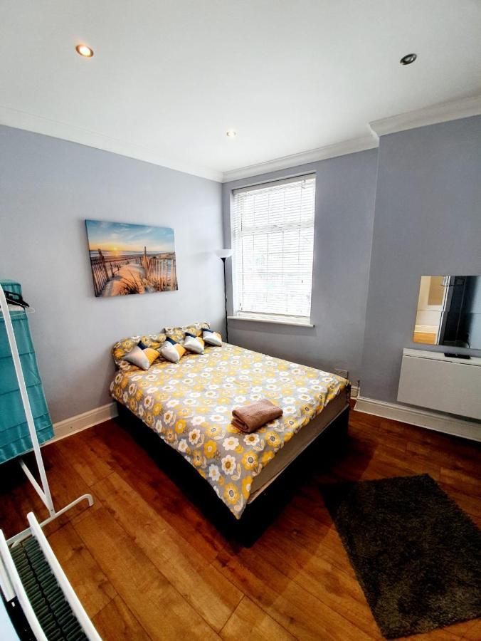 3 Bedroom Apartment Next To Westcliff-On-Sea Station Southend-on-Sea Zewnętrze zdjęcie