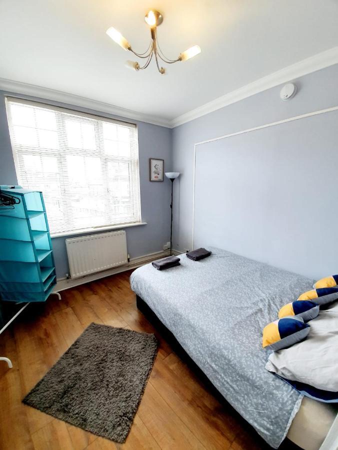 3 Bedroom Apartment Next To Westcliff-On-Sea Station Southend-on-Sea Zewnętrze zdjęcie